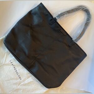 New Black Onyx Large Zippered Leatherology Downtown Tote